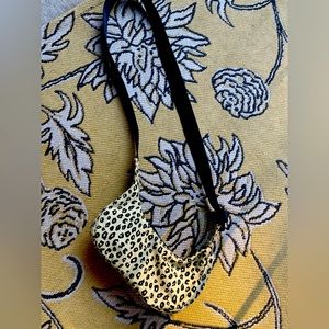 BAGGU mini nylon crescent bag in
honey leopard